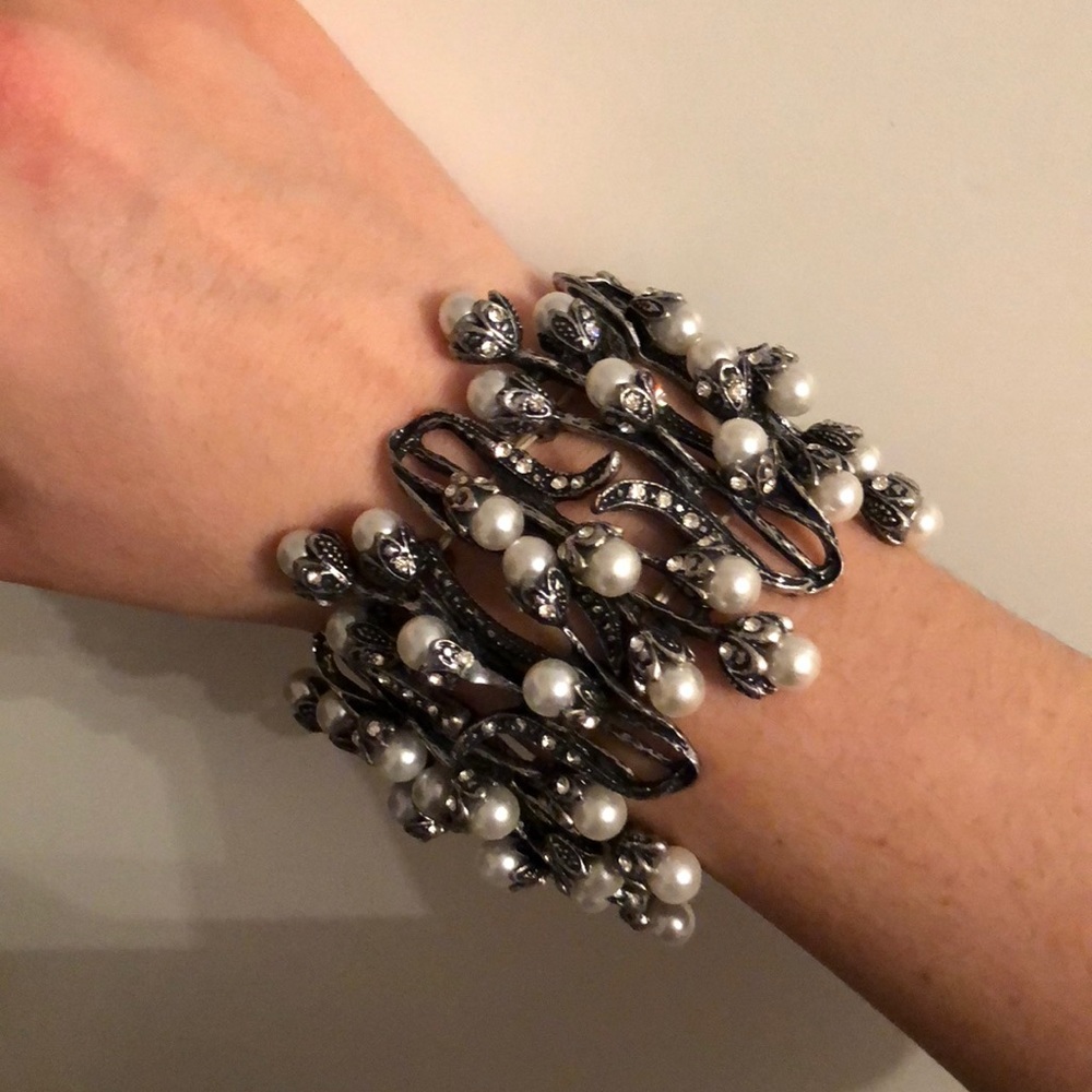Metal/ peral chunky bracelet